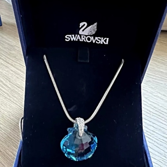 Swarovski Wonders of the Sea Eternity Blue Sea Scallop Shell Necklace & Earrings - Picture 4 of 8